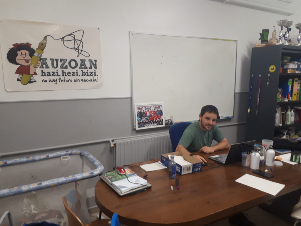 Aitor Barricanal Goianeko bulegoan / Ekaitz Samaniego